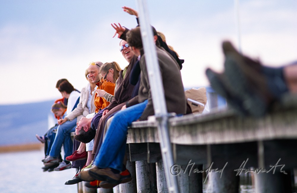Zuseher am Steg bei einer Segelregatta