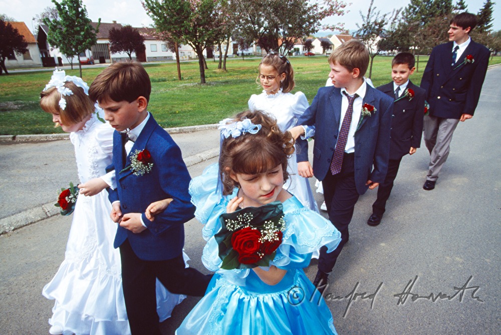 Kroatische Hochzeit - Hochzeitszug zur Kirche