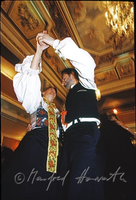 Ball der Burgenlandkroaten, Tanz in Tracht