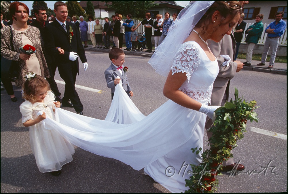 Kroatische Hochzeit - Hochzeitszug zur Kirche
