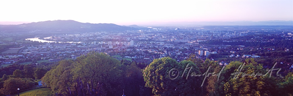 Blick vom Pöstlingberg auf die Stadt Linz