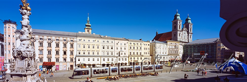 Hauptplatz mit Altem Dom