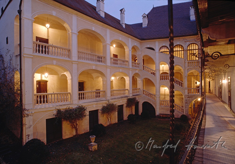 Schloßhotel Obermayerhofen, Innenhof