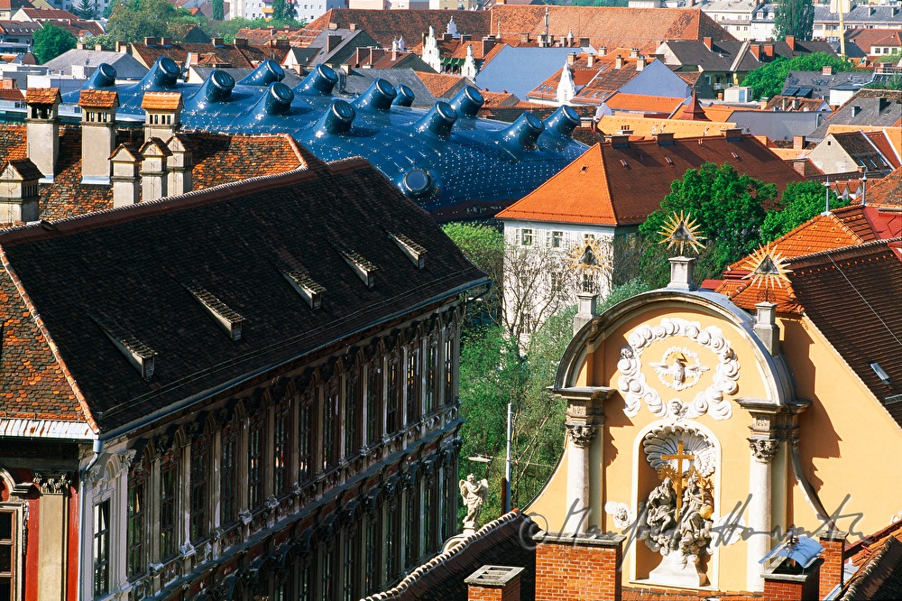 Blick vom Schloßberg auf das Kunsthaus Graz