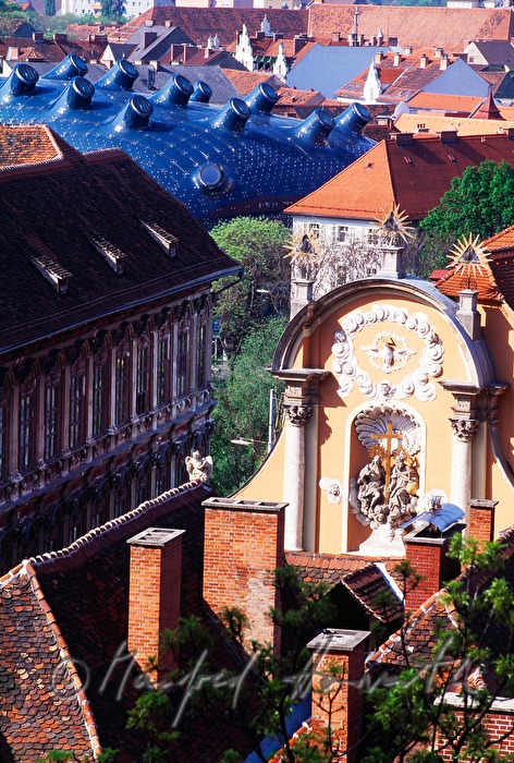 Blick vom Schloßberg auf das Kunsthaus Graz