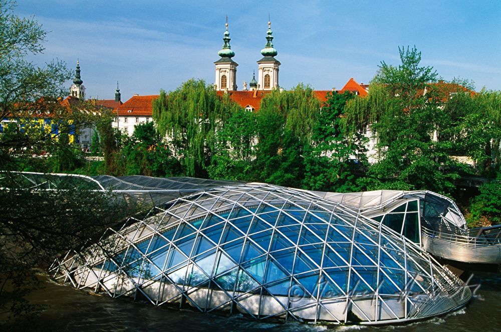 Murinsel, Minoritenkloster und Mariahilfkirche