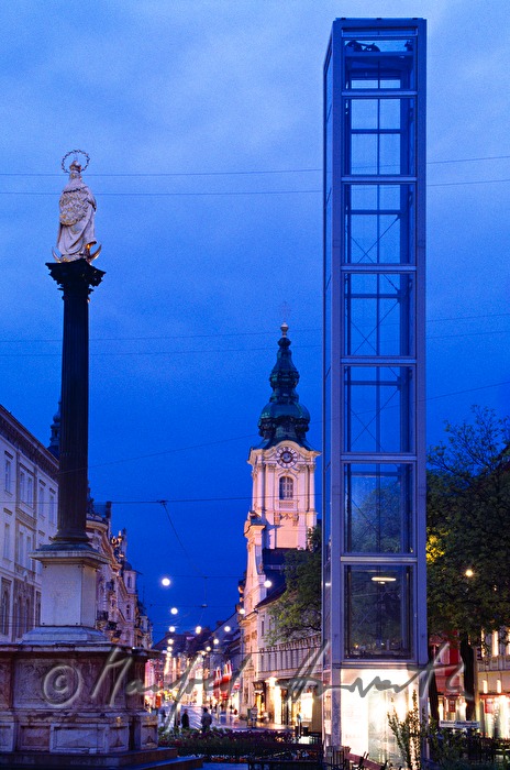 Herrengasse mit Lift bei der Mariensäule