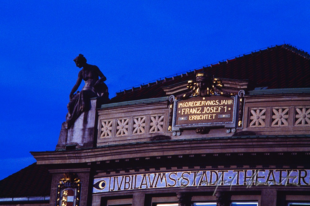 Dach des Stadttheater (Jubiläumstheater)