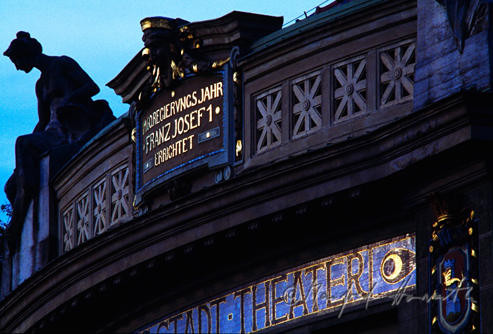 Dach des Stadttheater (Jubiläumstheater)