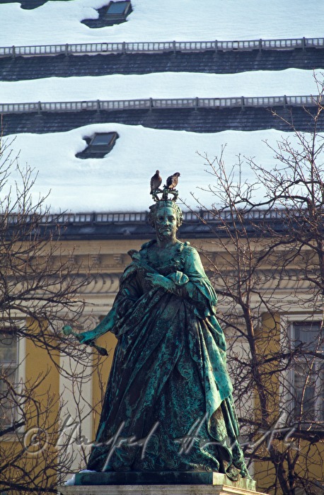 Maria-Theresia-Denkmal am Neuen Platz