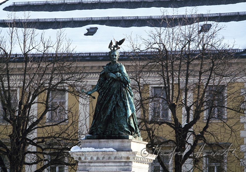 Maria-Theresia-Denkmal am Neuen Platz