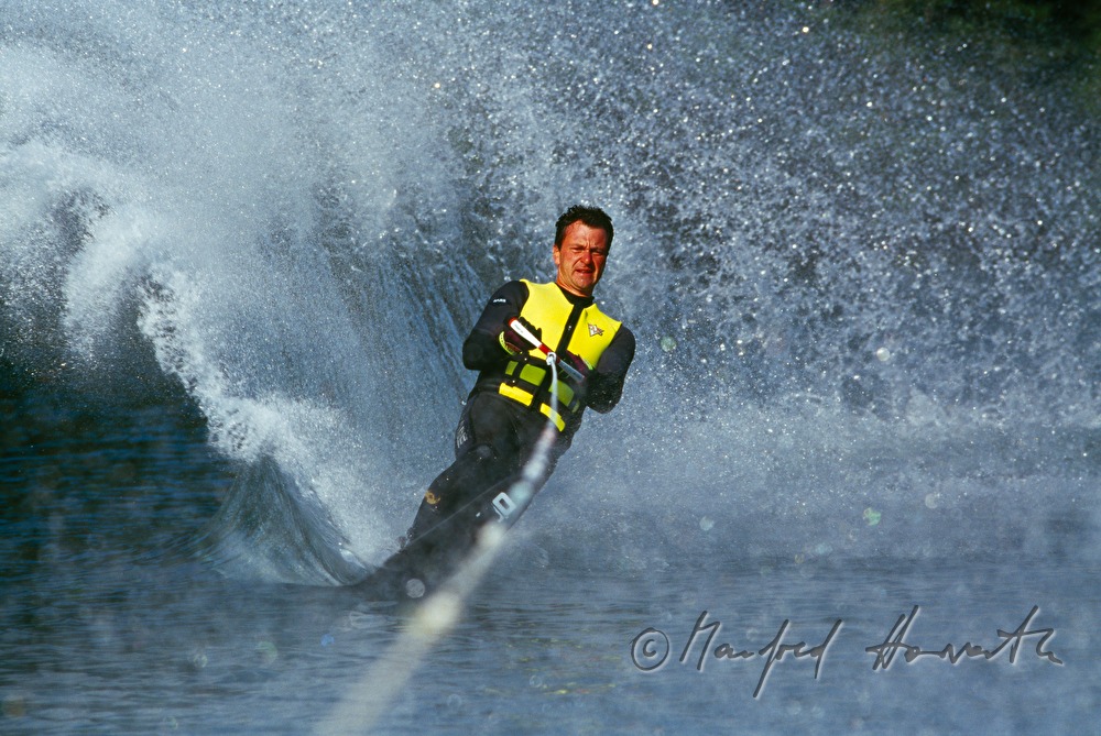 Wasserskifahrer in Aktion