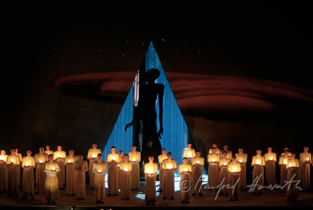 Chor bei Mozart-Oper: Zauberfloete