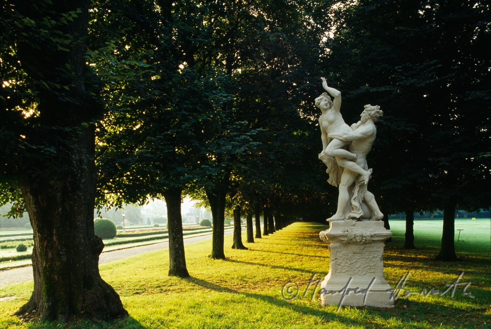 Barock-Sandsteinfigur im Park