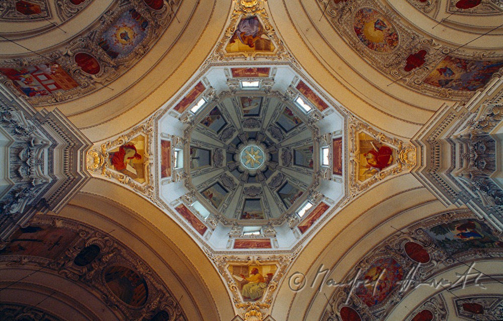 Fresken in der Domkuppel