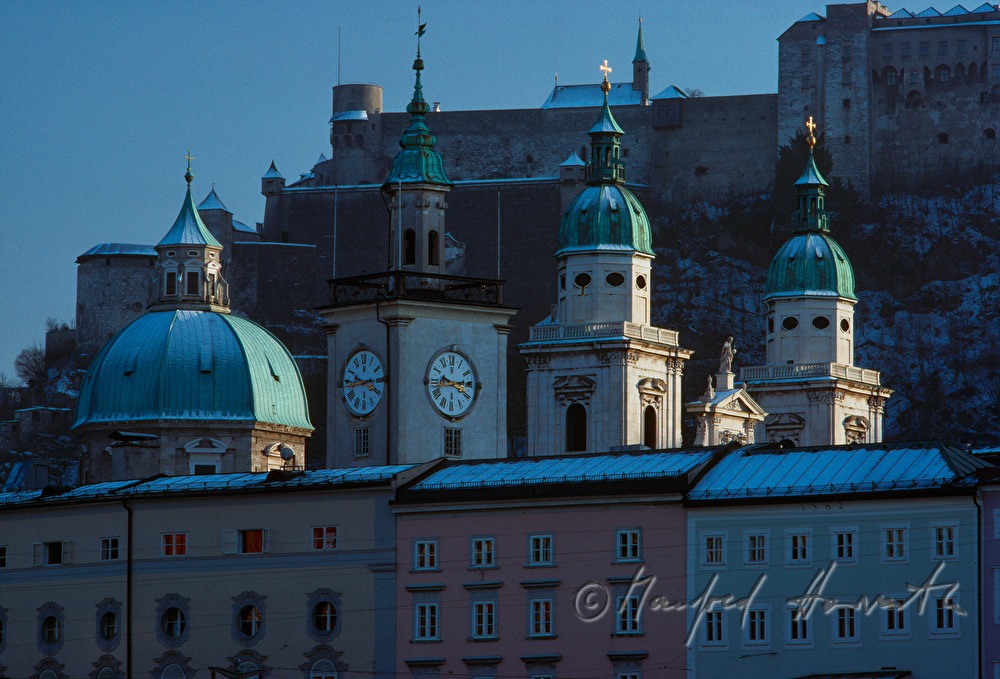 Rathausturm (Vordergrund) und Festung Hohensalzburg