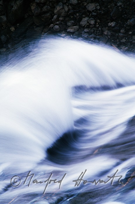 strudelndes Wasser in den Krimmler Wasserfällen
