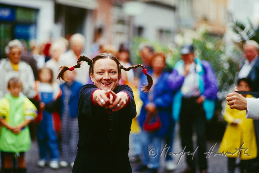 Gauklerfestival, Clown spielt einen Hai