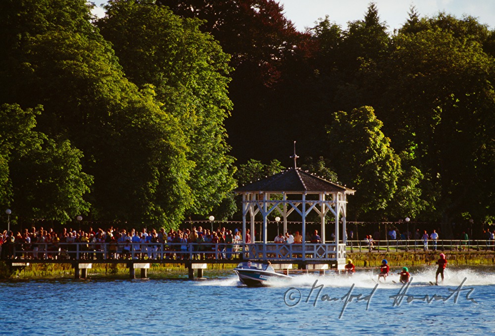 Wasserski-Show an der Seepromenade