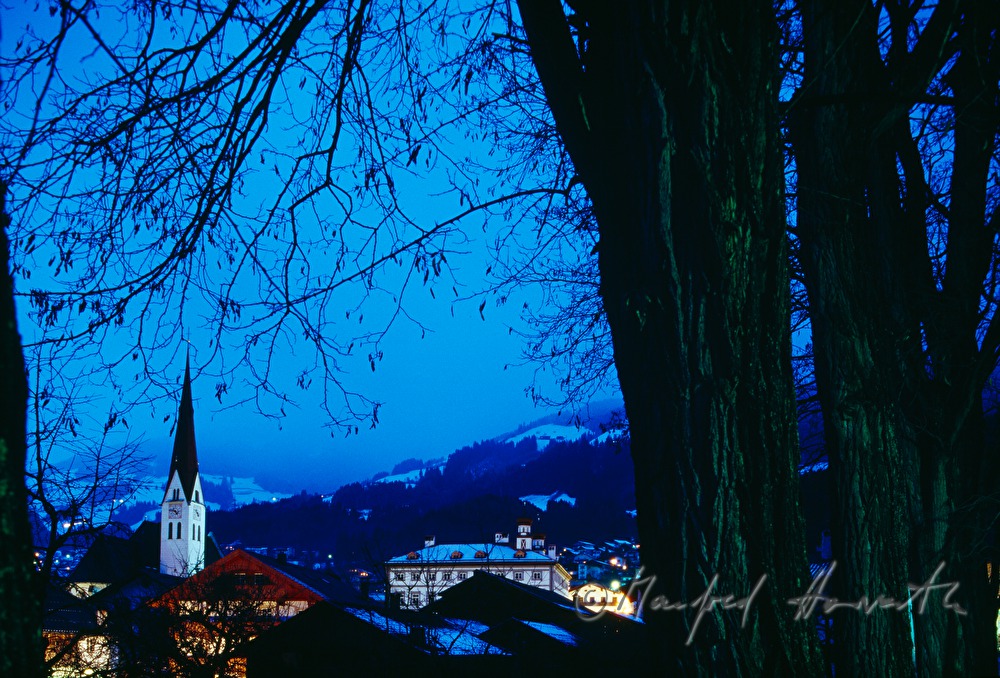 Dekanatspfarrkirche und Schloss Fügen