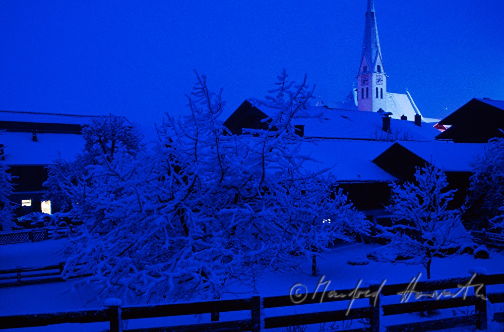 Dekanatspfarrkirche und Schloss Fügen
