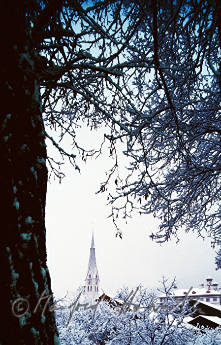 Dekanatspfarrkirche und Schloss Fügen