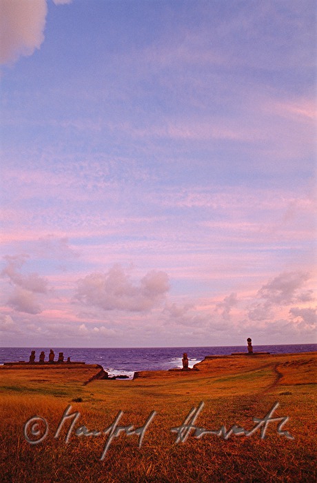 Moais in der Anakena Bucht