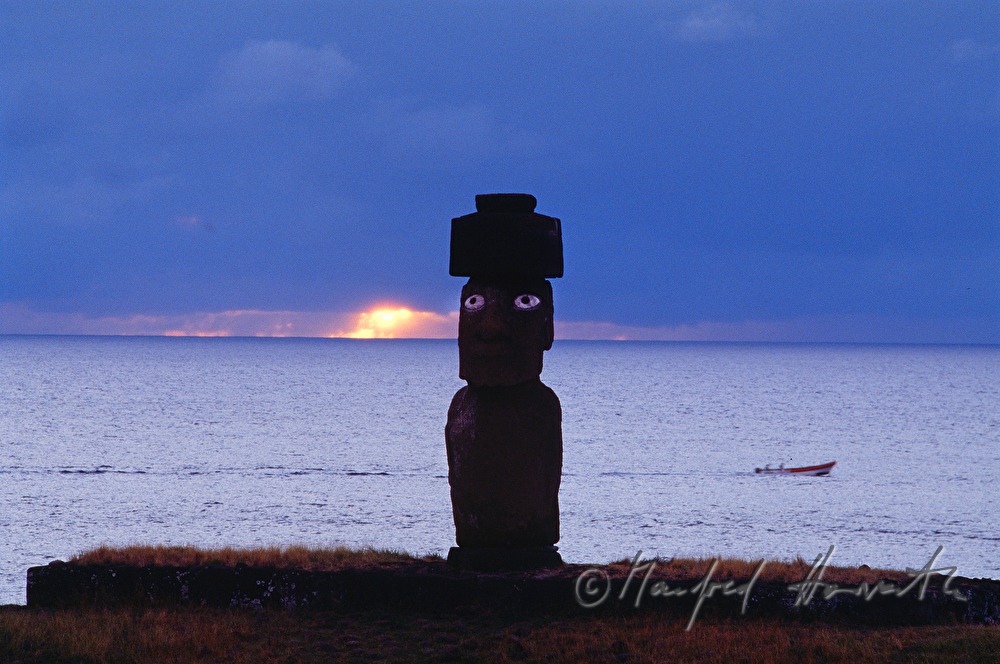 Moai mit Korallen-Augen
