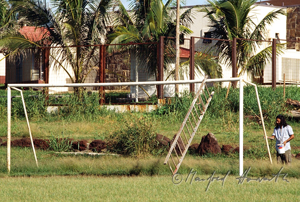 Fußballplatz von Hanga Ropa