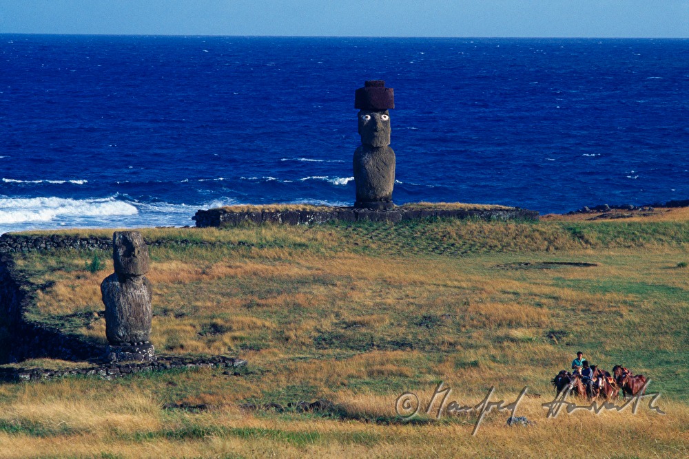 Moai an der Tahai Bucht