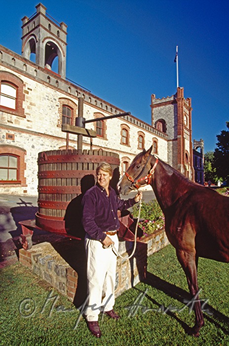 Besitzer von  Chateau Yalumba mit Rennpferd