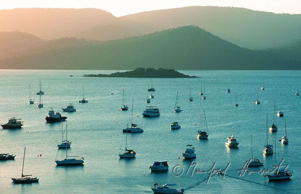 Segelboote vor Airlie Beach