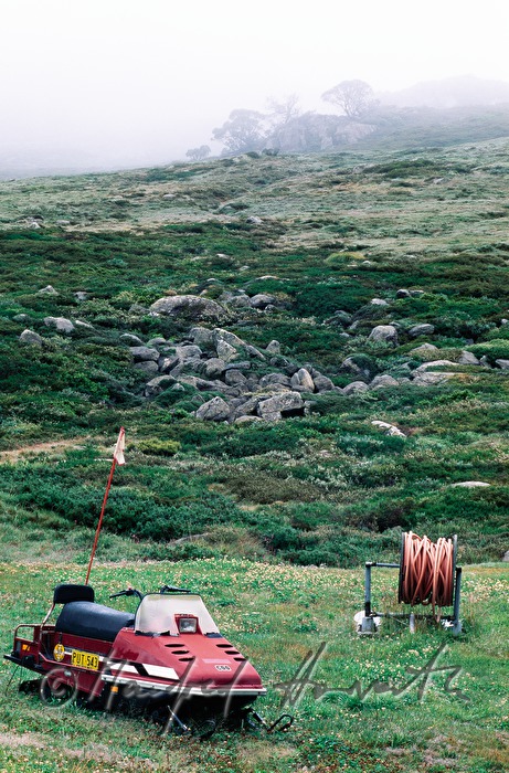 Skibob und Schlauch bei Charlotte Pass