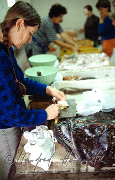Fischveräuferin