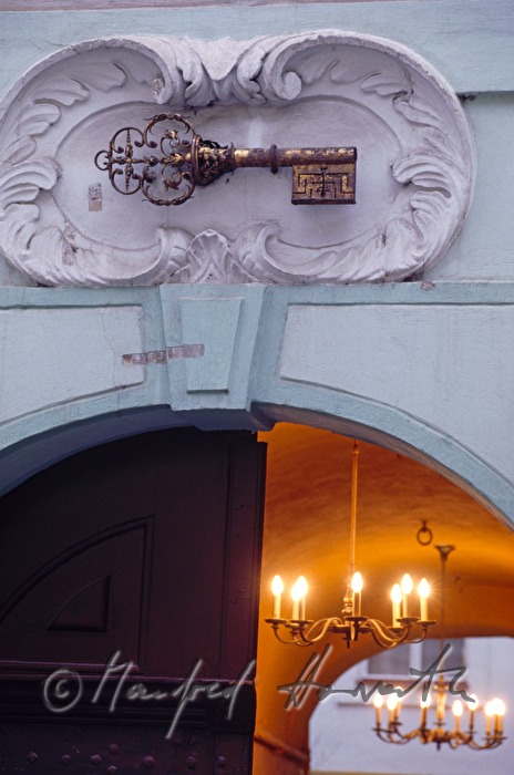 Hauseingang und Hauszeichen (Schlüssel)
