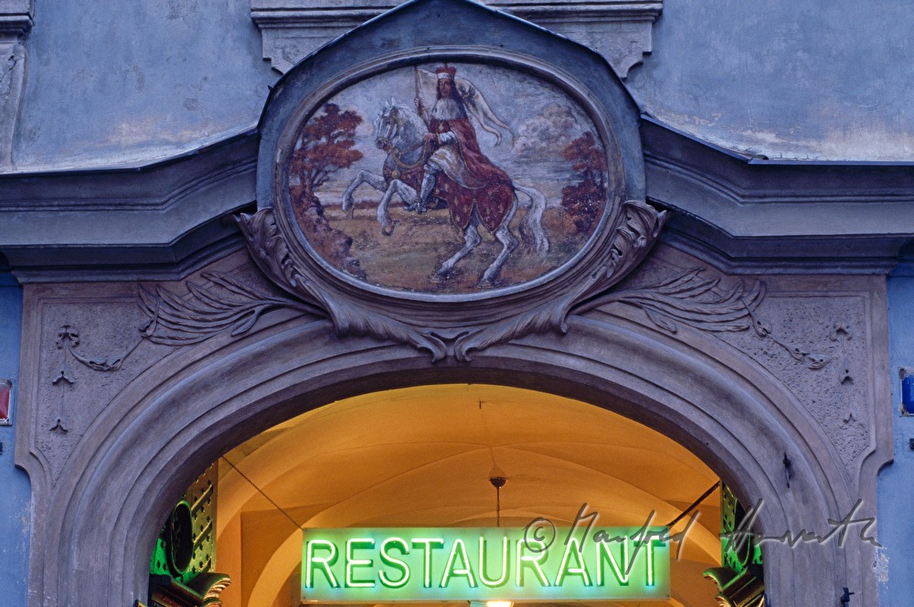 Hauszeichen an der Nerudova Strasse
