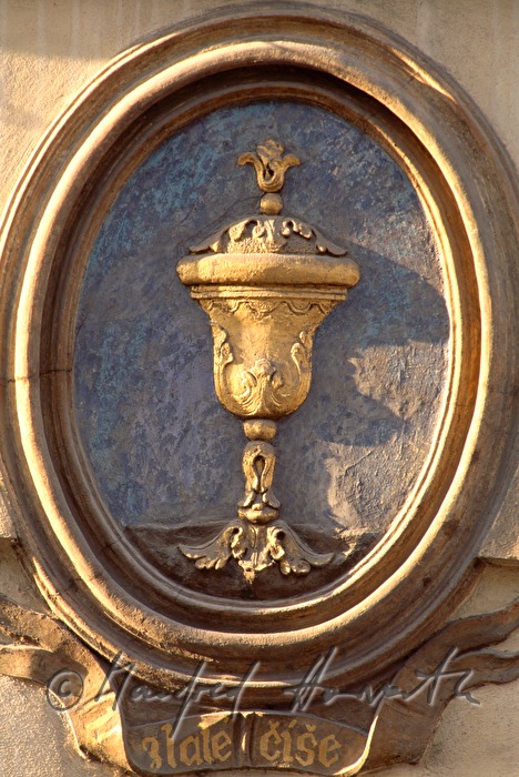 Hauszeichen an der Nerudova Strasse