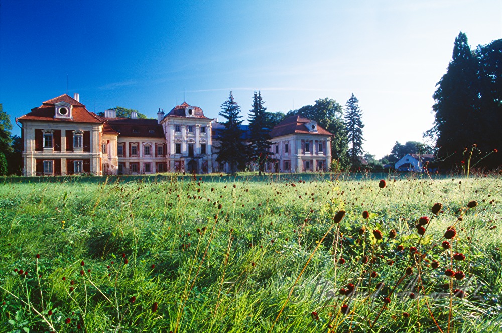 Schloss Dolní Lukavice und Schlosspark