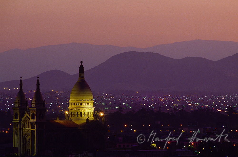 Blick von Cerro San Christobal auf die Kathedrale von Santiago