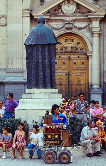 Menschen vor der Kathedrale von Santiago