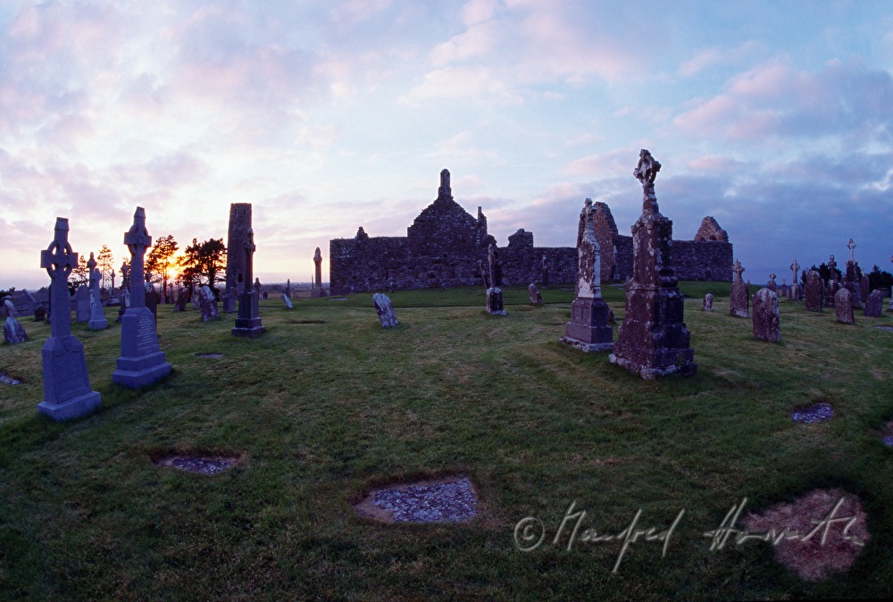 St Ciaran's Kathedrale und Friedhof