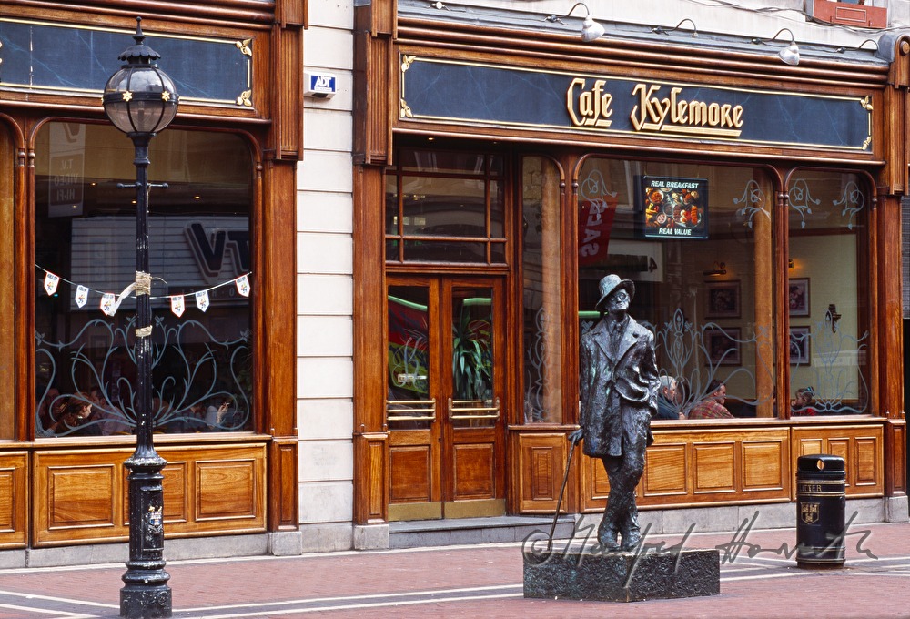 James Joyce Statue vor dem Cafe Kylemore