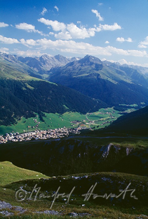 Blick von der Panoramastrasse (Strela-Alp)