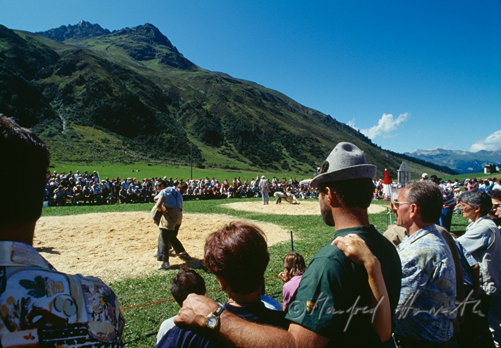 Zuseherauf der Tribüne beim Ringer-Fest (Schwingen)