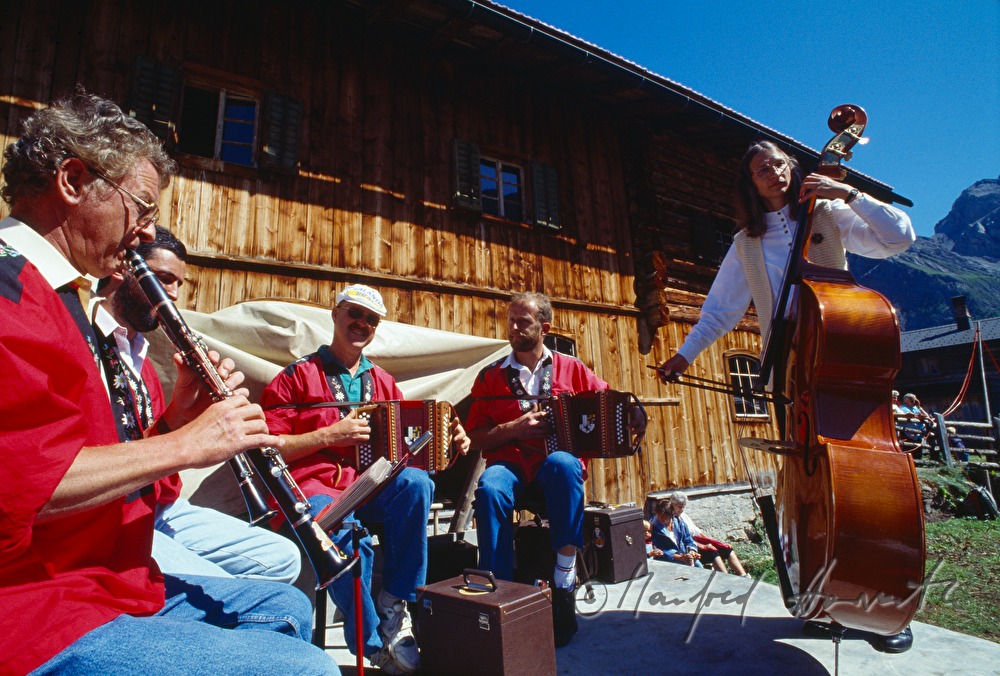 Volksmusikgruppe beim Ringer-Fest (Schwingen)
