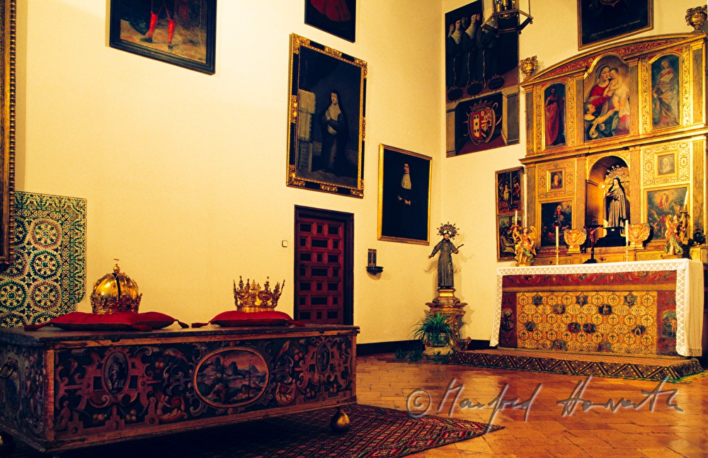 Kronen im Museum