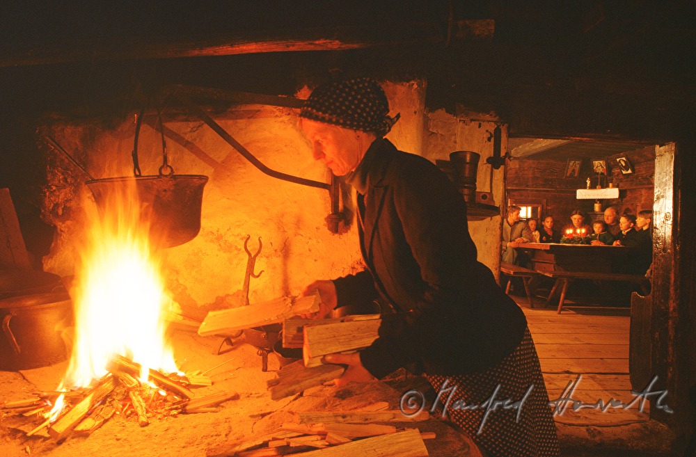 Herdfeuer, in der Stube: Fam. Leitner, Adventsingen