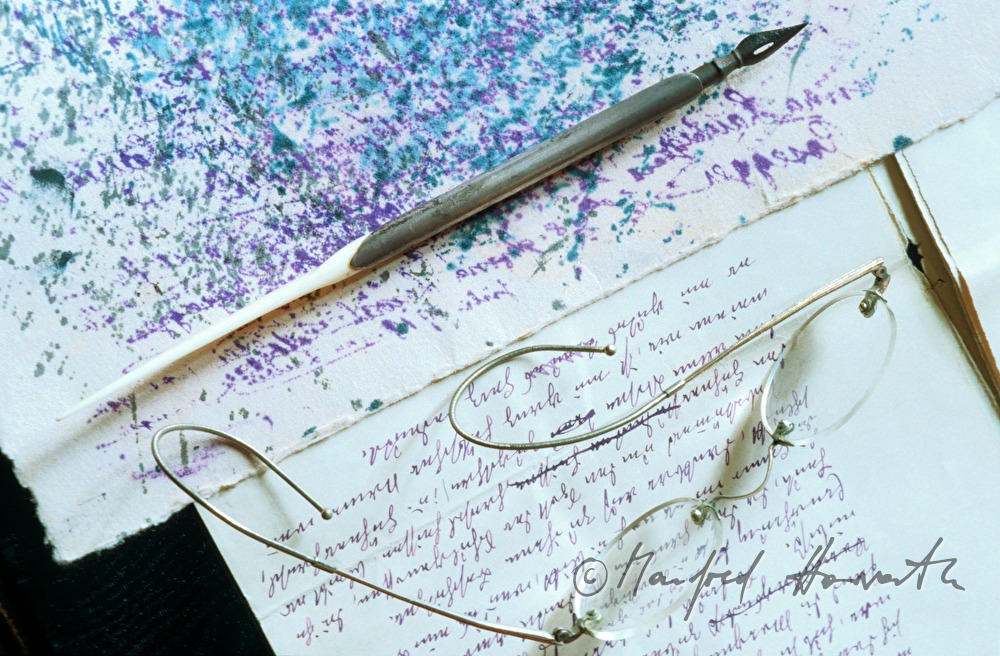 Schreibtisch und Brille von Peter Rosegger