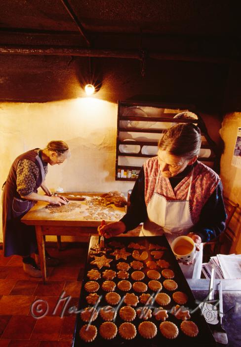 Backen von Weihnachtskeksen