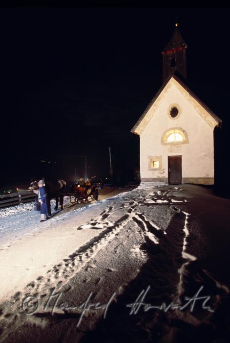 Pferdekutsche bei der Kapelle am Mooshof